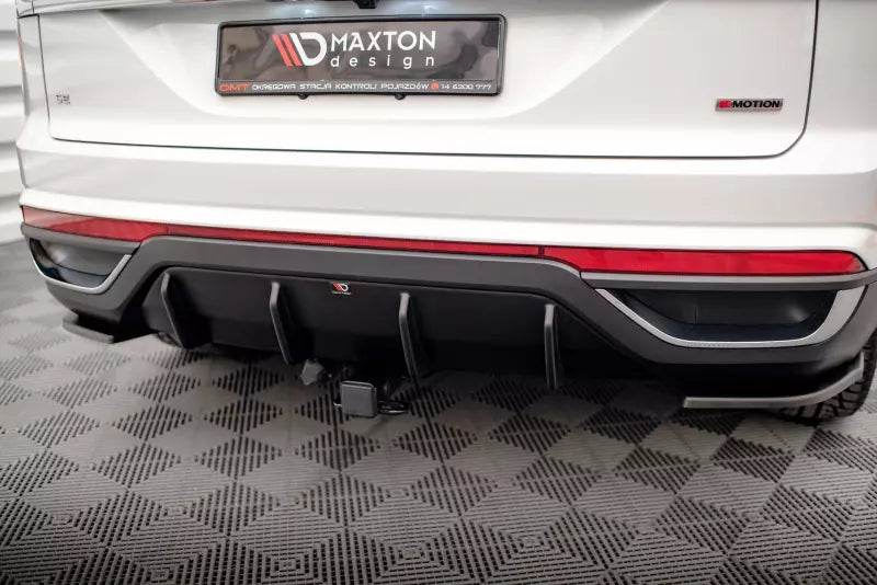 Maxton Design Heckdiffusor für VW Atlas Cross Sport Hochglanz schwarz – Ansicht 4