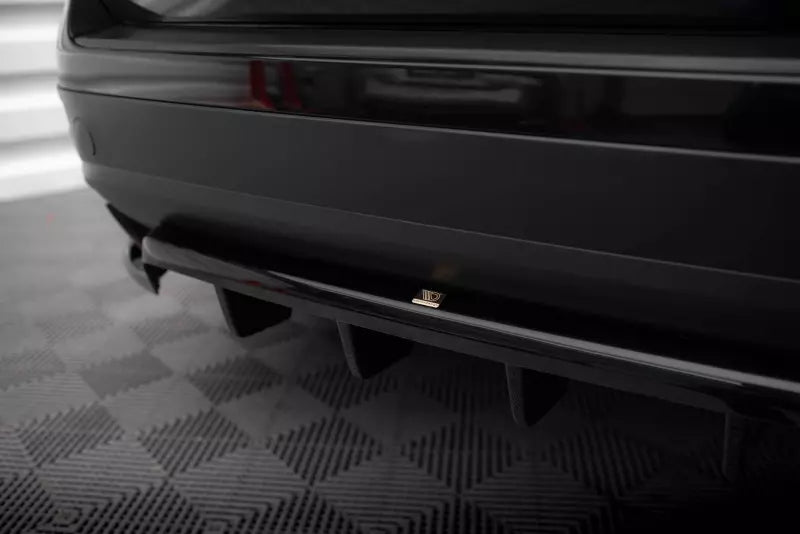 Maxton Design mittlerer Heckdiffusor DTM Look für Volkswagen Touareg Mk2 Hochglanz schwarz – Ansicht 4