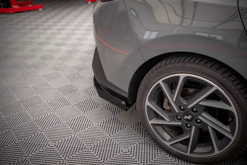 Maxton Design Street Pro Heckdiffusor für Hyundai I30 Fastback N-Line Mk3 Facelift Schwarz matt mit Hochglanz Flaps – Ansicht 4