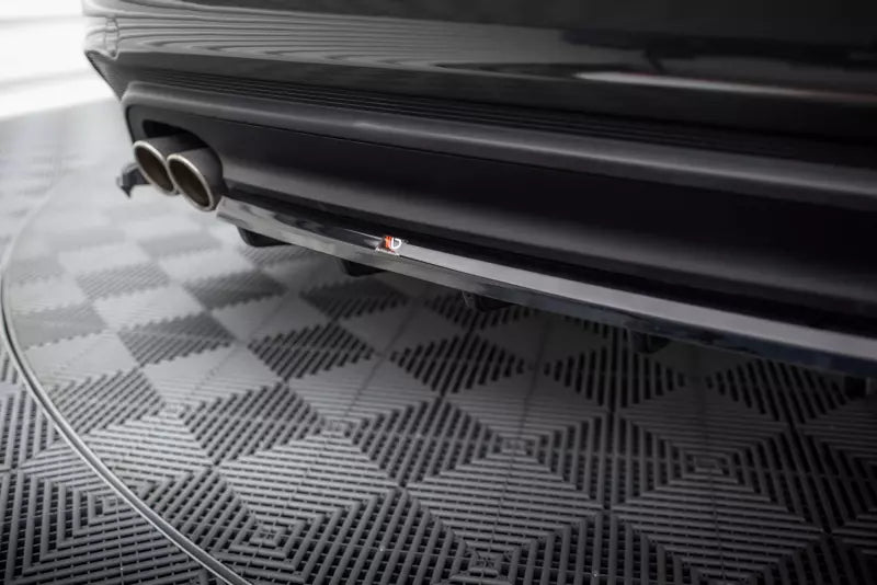 Maxton Design mittlerer Heckdiffusor für Jaguar XE X760 Facelift Hochglanz schwarz – Ansicht 4