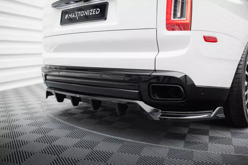 Maxton Design Mittlerer Heckdiffusor für Rolls Royce Cullinan Hochglanz schwarz – Ansicht 4