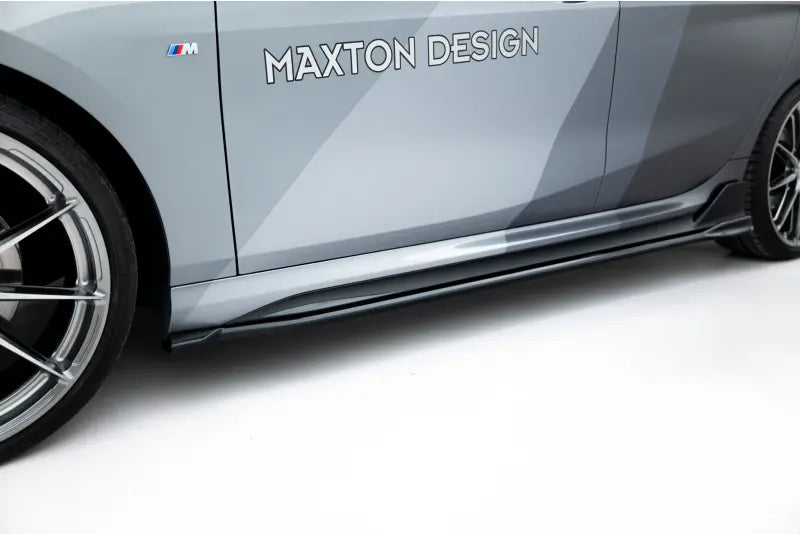 Maxton Design Seitenschweller (Paar) V.2 für BMW M135i M Performance F70 Hochglanz schwarz – Ansicht 4