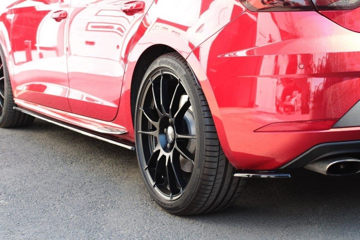 Heck Ansatz Flaps Diffusor V.2 passend für Seat Leon Cupra Mk3 FL Hatchback schwarz Hochglanz – Ansicht 1
