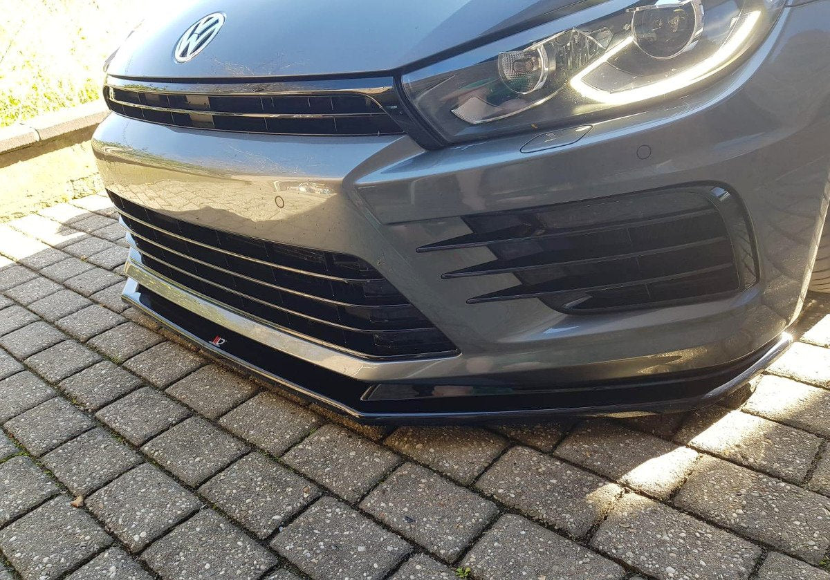 Street+ Spoilerlippe Front Ansatz V.1 passend für VOLKSWAGEN SCIROCCO MK.3 R FACELIFT schwarz Hochglanz – Ansicht 4