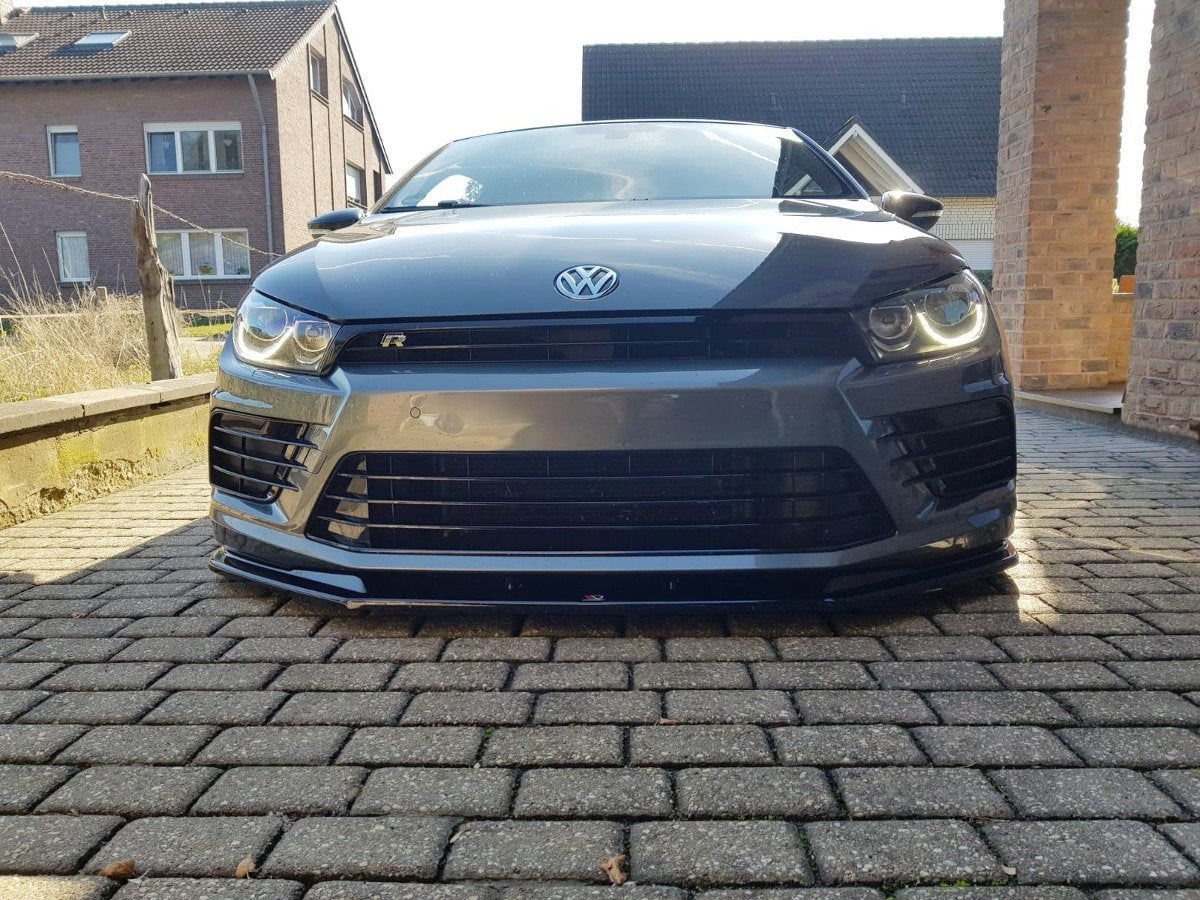 Street+ Spoilerlippe Front Ansatz V.1 passend für VOLKSWAGEN SCIROCCO MK.3 R FACELIFT schwarz Hochglanz – Ansicht 1