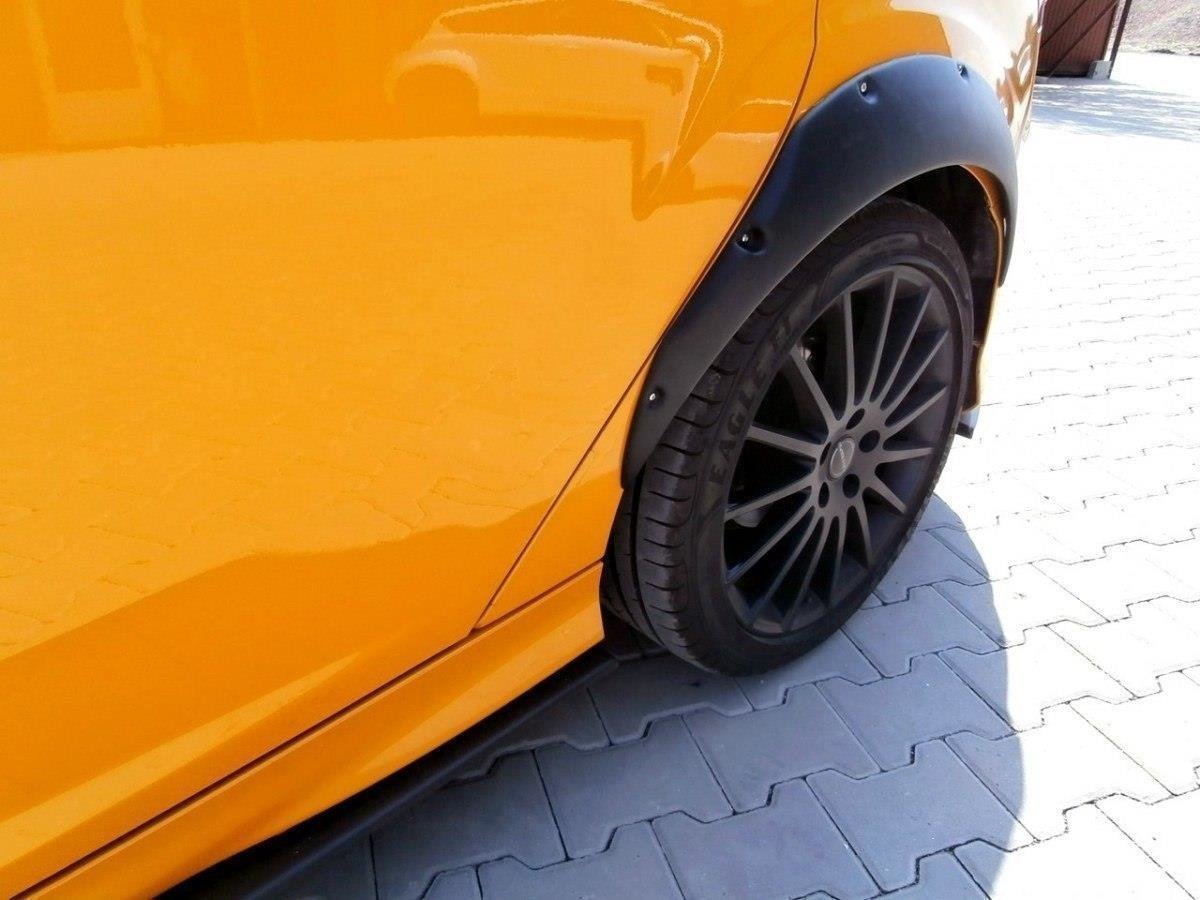 Kotflügelverlängerung Ford Focus ST Mk3 schwarz Hochglanz – Ansicht 5