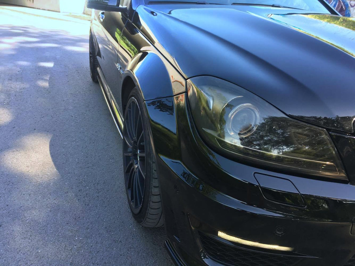 Street+ Seitenschweller Leisten passend für Mercedes-Benz C63 AMG Limousine / Kombi W204 Facelift / S204 Facelift schwarz Hochglanz – Ansicht 1