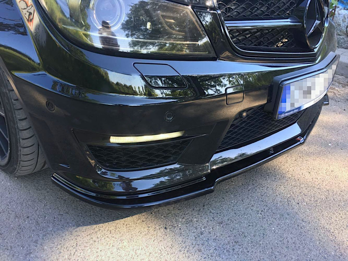 Street+ Spoilerlippe Front Ansatz passend für Mercedes-Benz C63 AMG Limousine / Kombi W204 Facelift / S204 Facelift schwarz Hochglanz – Ansicht 1