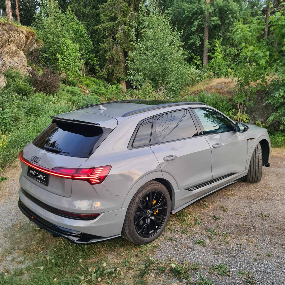 Street+ Mittlerer Diffusor RACE passend für Audi e-Tron S-Line schwarz Hochglanz – Ansicht 3