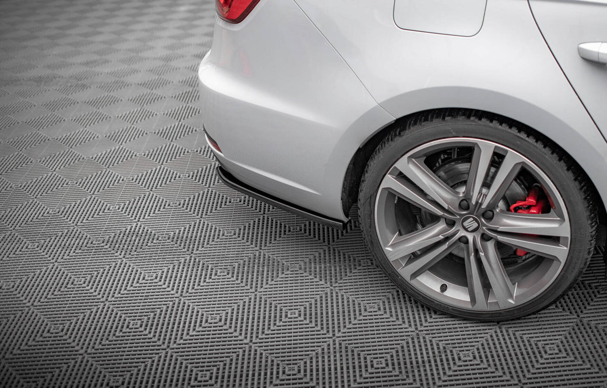 Heck Ansatz Flaps Diffusor V.1 passend für Seat Leon Cupra Sportstourer Mk3 schwarz Hochglanz – Ansicht 4