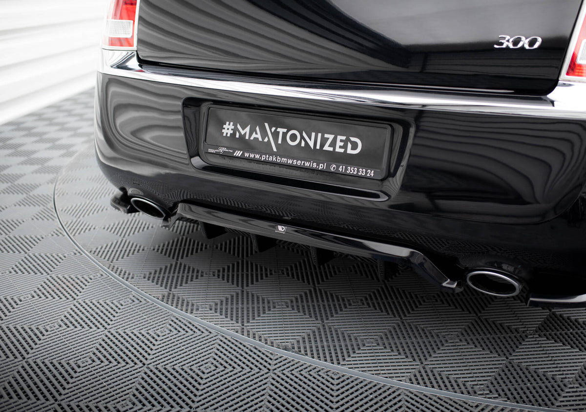 Street+ Mittlerer Diffusor RACE passend für Chrysler 300 Mk2 schwarz Hochglanz – Ansicht 3
