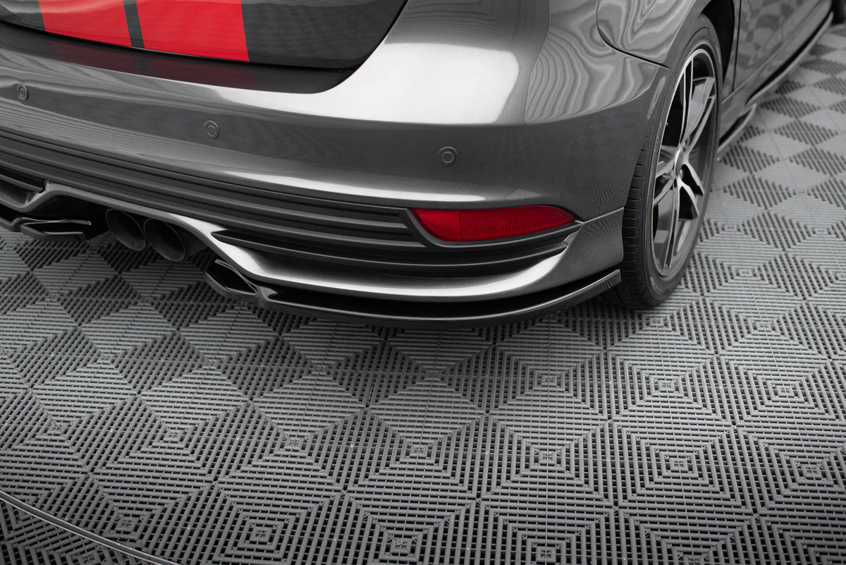 Heck Ansatz Flaps Diffusor V.2 passend für Ford Focus ST Mk3 Facelift schwarz Hochglanz – Ansicht 3