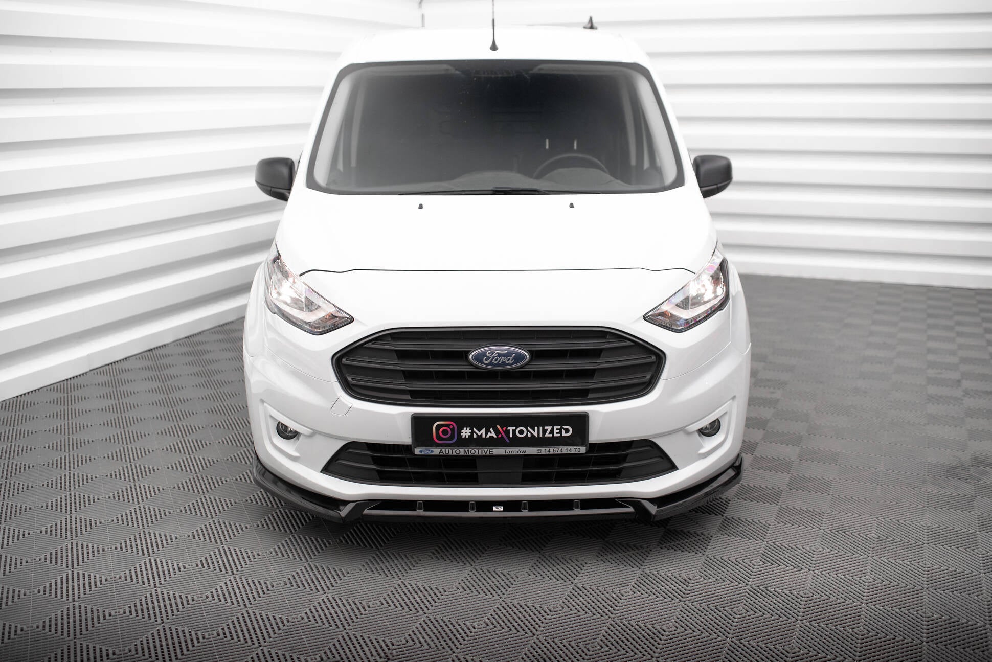 Street+ Spoilerlippe Front Ansatz V.2 passend für Ford Transit Connect Mk2 Facelift schwarz Hochglanz – Ansicht 3