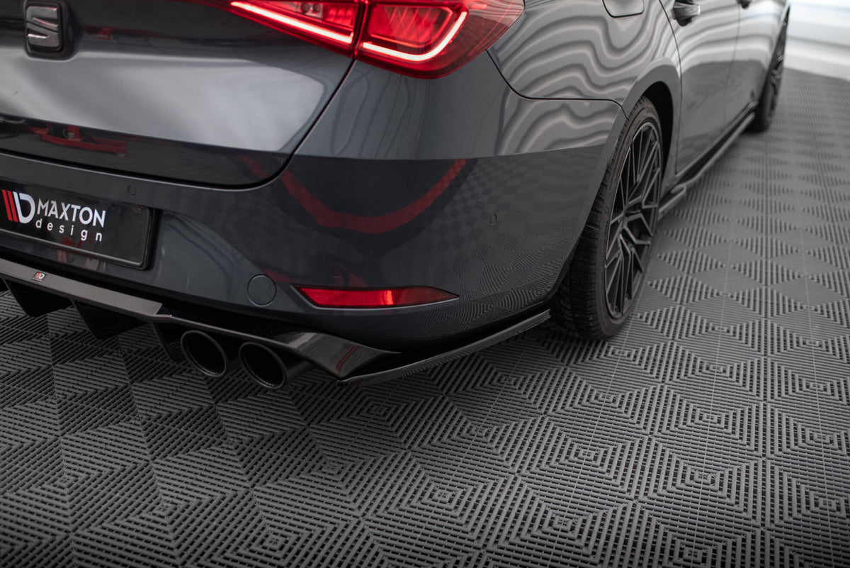 Heck Ansatz Flaps Diffusor V.2 passend für Seat Leon ST FR Mk4 schwarz Hochglanz – Ansicht 1