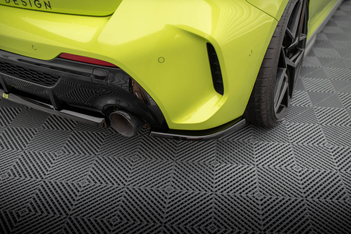 Heck Ansatz Flaps Diffusor V.7 passend für BMW 1er M-Paket / M135i F40 schwarz Hochglanz – Ansicht 4