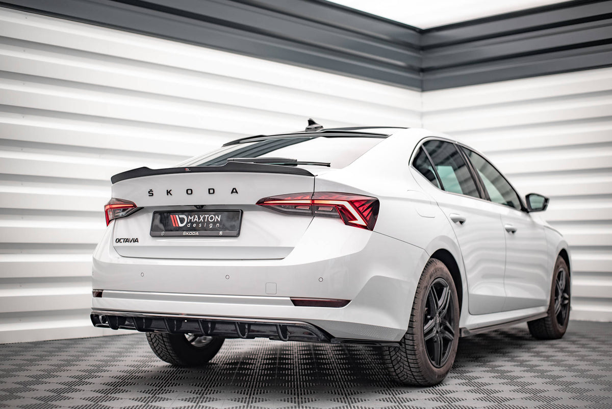Street+ Mittlerer Diffusor RACE passend für Skoda Octavia Mk4 schwarz Hochglanz – Ansicht 1