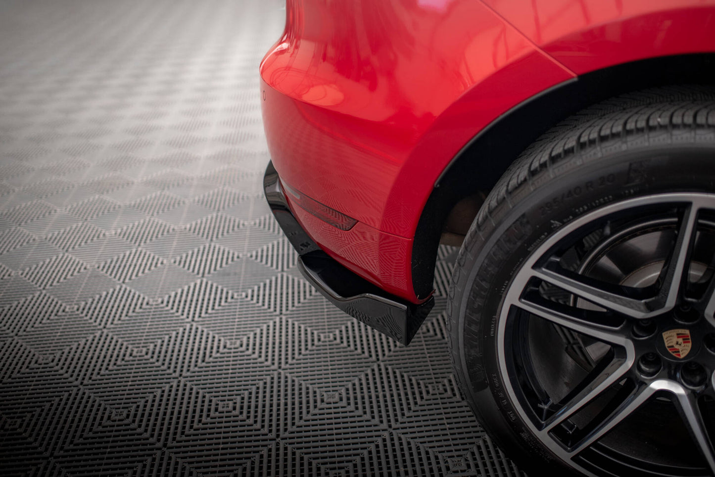 Heck Ansatz Flaps Diffusor V.2 passend für Porsche Macan Mk1  schwarz Hochglanz – Ansicht 4
