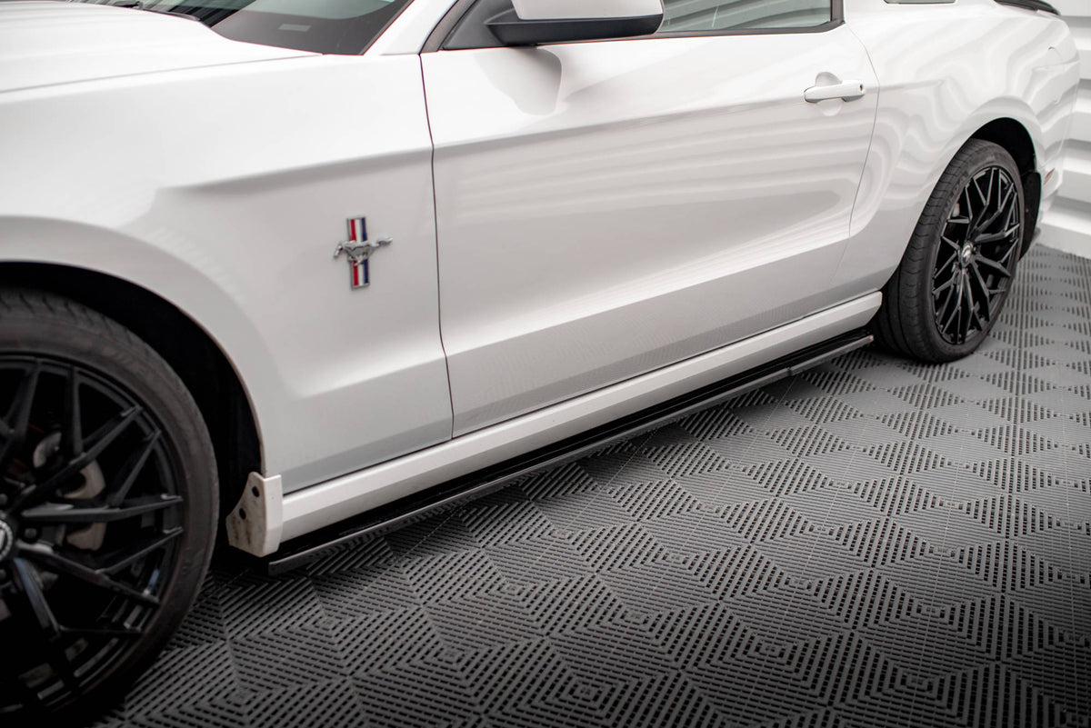 Street+ Seitenschweller Leisten passend für Ford Mustang Mk5 Facelift schwarz Hochglanz – Ansicht 3
