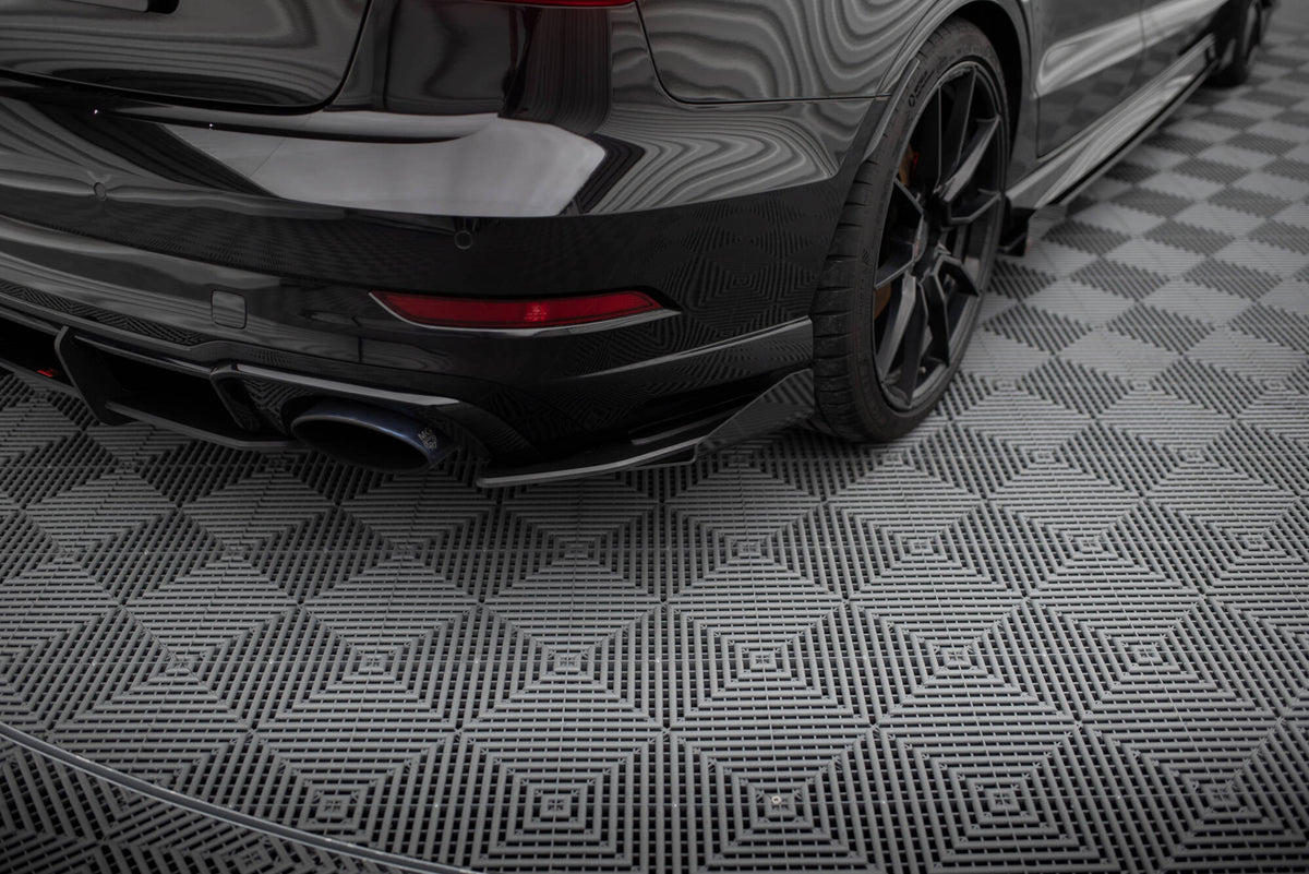 Hintere Seiten Flaps passend für Audi RS3 Limousine 8V Facelift schwarz Hochglanz – Ansicht 1