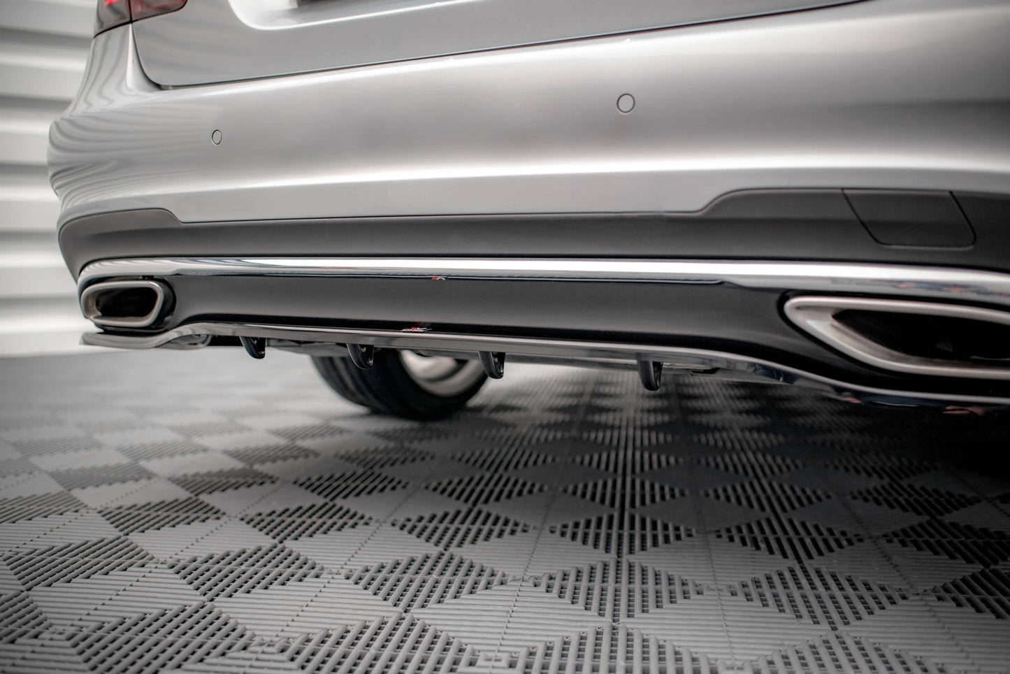 Street+ Mittlerer Diffusor RACE passend für Mercedes-Benz E AMG-Line Limousine W212 Facelift schwarz Hochglanz – Ansicht 1