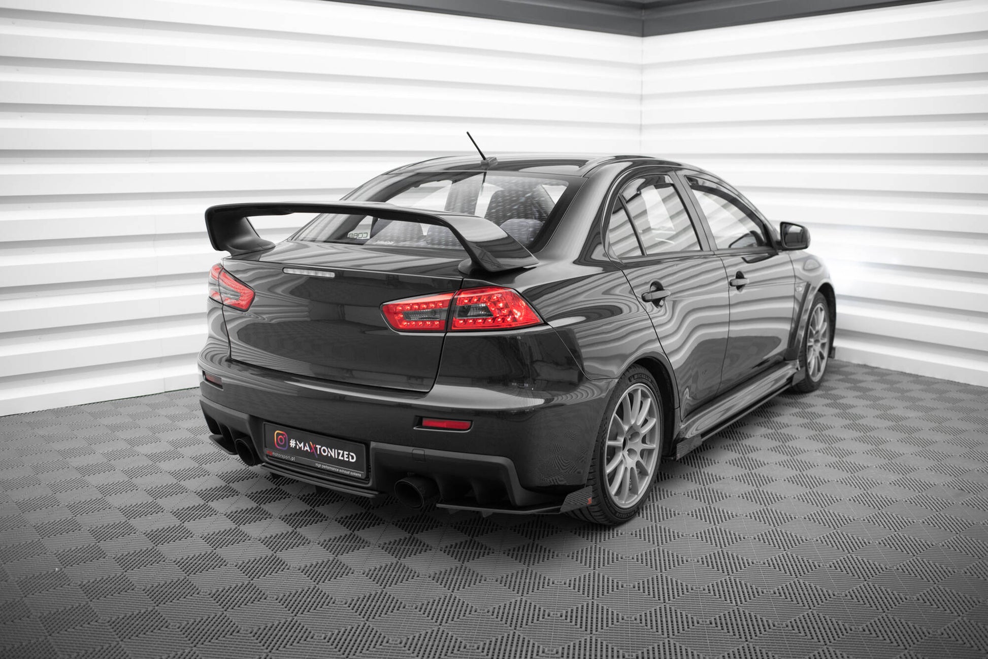 Street Pro Heck Ansatz Flaps Diffusor + Flaps passend für Mitsubishi Lancer EVO X schwarz Hochglanz – Ansicht 1