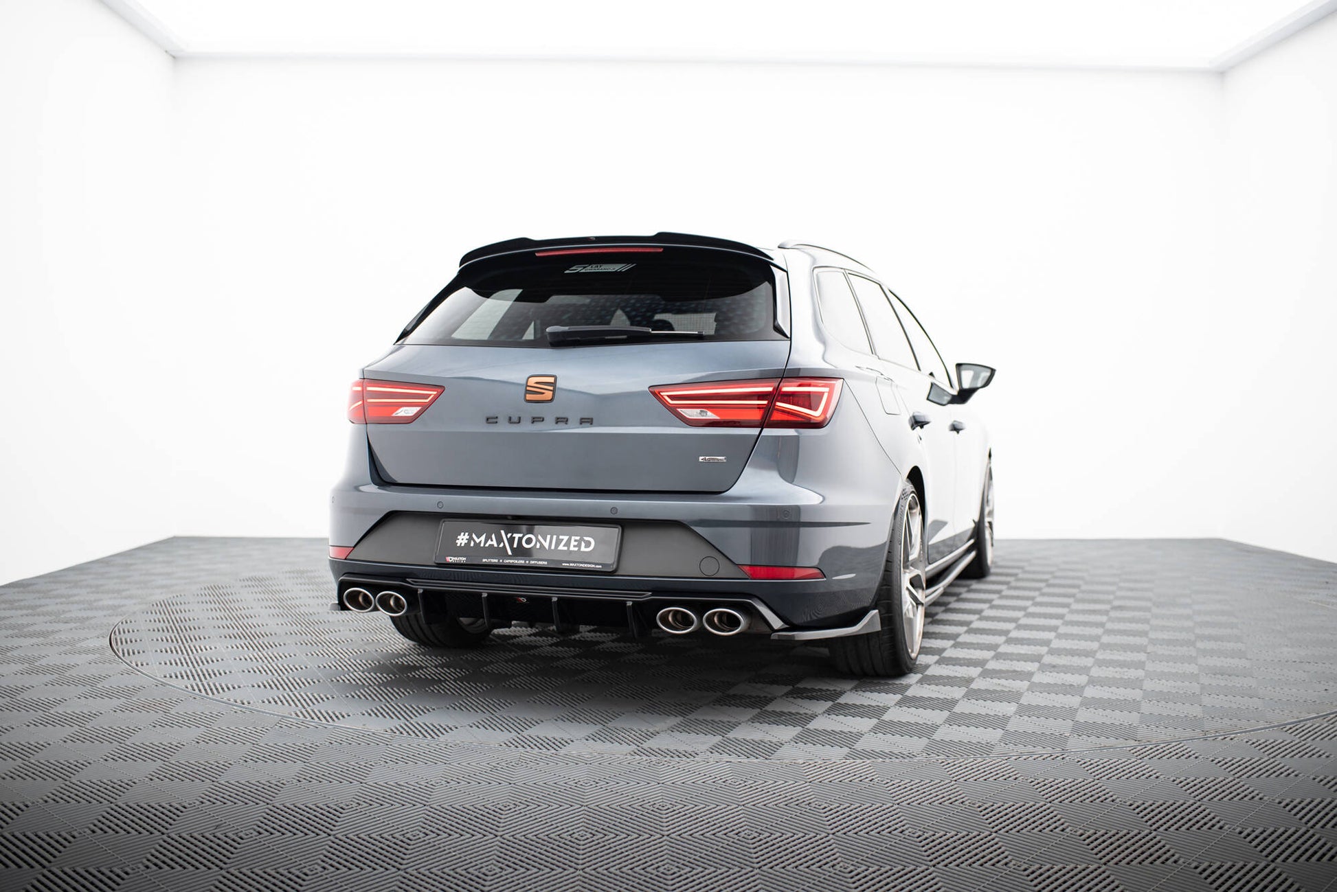 Heckspoiler Lippe V.1 Seat Leon Cupra ST Mk3 / Mk3 Facelift schwarz Hochglanz – Ansicht 1