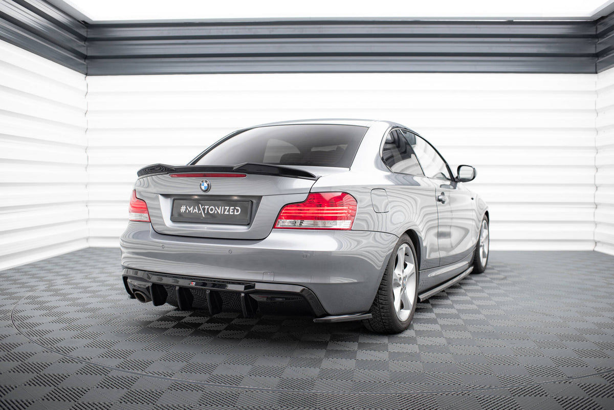 Heck Ansatz Flaps Diffusor passend für BMW 1er M-Paket E82 schwarz Hochglanz – Ansicht 1