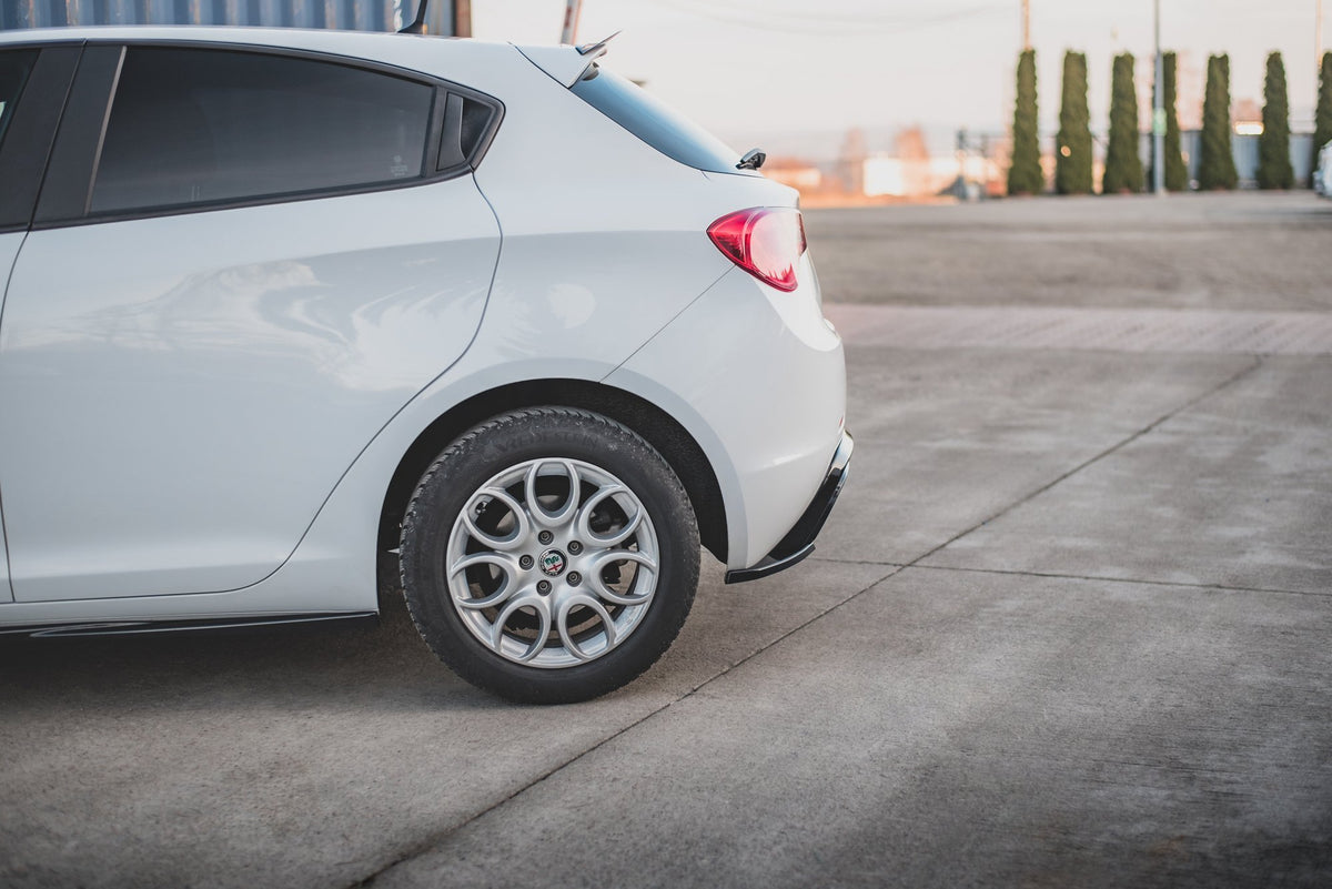 Heck Ansatz Flaps Diffusor V.3 passend für Alfa Romeo Giulietta Facelift schwarz Hochglanz – Ansicht 5