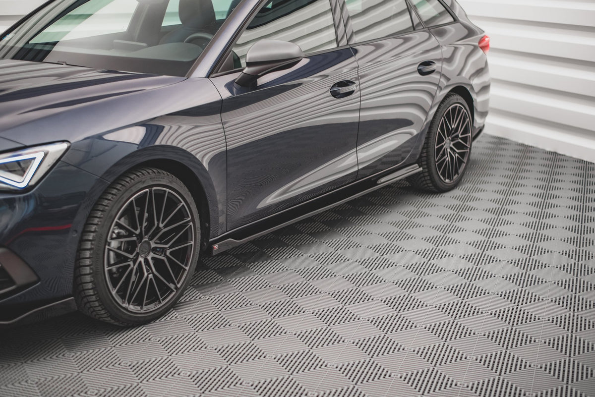 Street+ Seitenschweller Leisten V.2 passend für Seat Leon FR ST / Hatchback Mk4 / Cupra Leon ST / Hatchback Mk1 / Mk1 Facelift schwarz Hochglanz – Ansicht 1