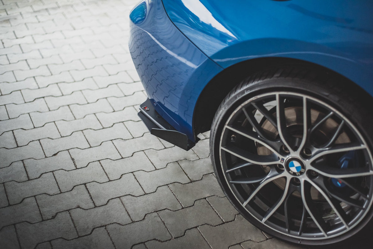Hintere Seiten Flaps passend für BMW M135i F20 schwarz Hochglanz – Ansicht 1