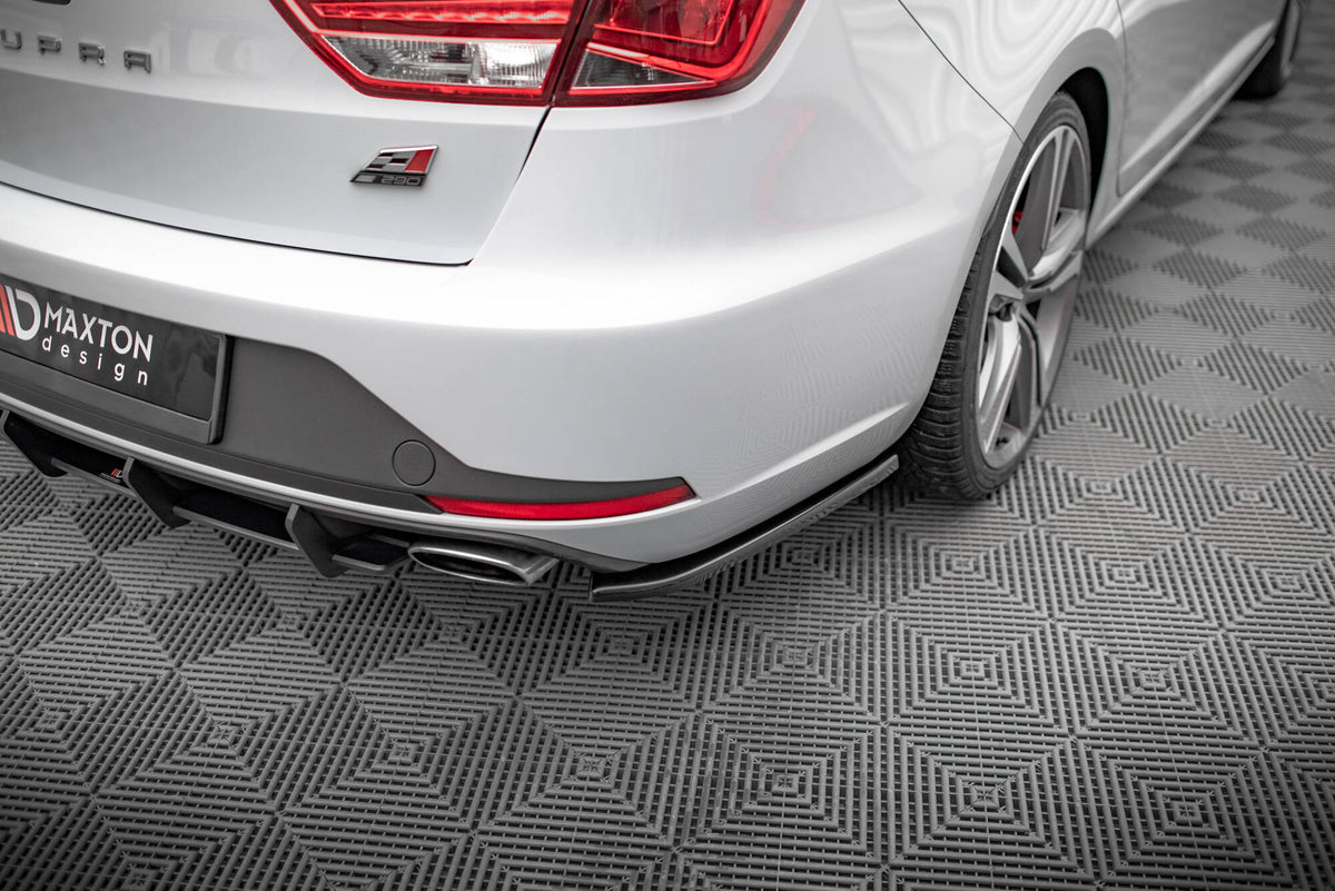 Heck Ansatz Flaps Diffusor V.1 passend für Seat Leon Cupra Sportstourer Mk3 schwarz Hochglanz – Ansicht 1