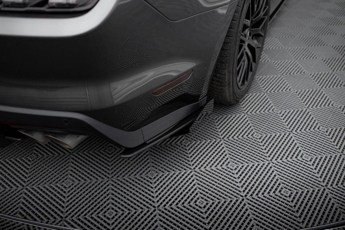 Street Pro Heck Ansatz Flaps Diffusor + Flaps passend für Ford Mustang GT Mk6  schwarz Hochglanz – Ansicht 3