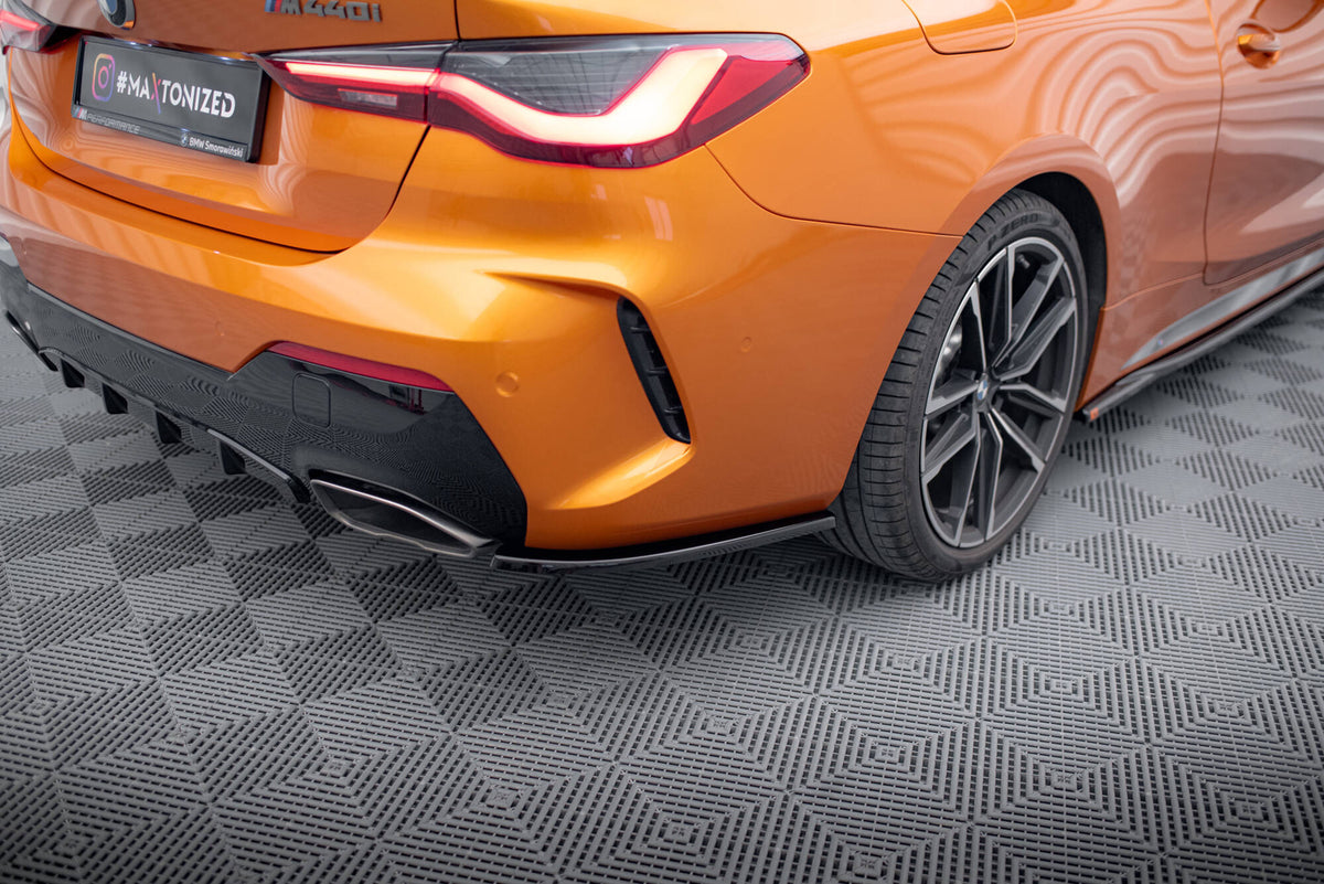 Heck Ansatz Flaps Diffusor V.1 passend für BMW 4er M440i G22 / G23 / G22 Facelift / G23 Facelift schwarz Hochglanz – Ansicht 1