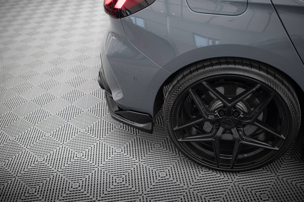 Heck Ansatz Flaps Diffusor V.4 passend für BMW 1er M-Paket /  M135i / 128ti F40 schwarz Hochglanz – Ansicht 4