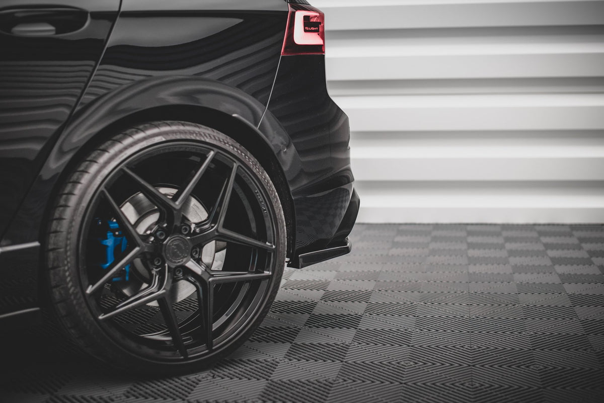 Heck Ansatz Flaps Diffusor V.2 passend für VW Golf R Hatchback Mk8 Facelift schwarz Hochglanz – Ansicht 1