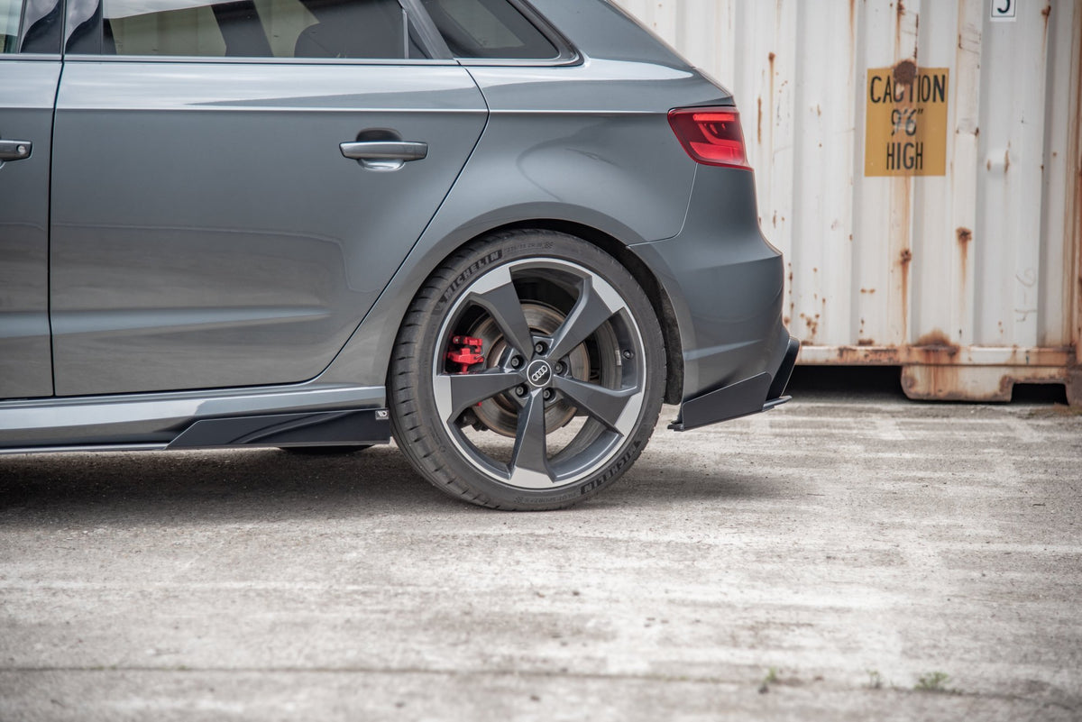 Hintere Seiten Flaps passend für Audi RS3 8V Sportback schwarz Hochglanz – Ansicht 3