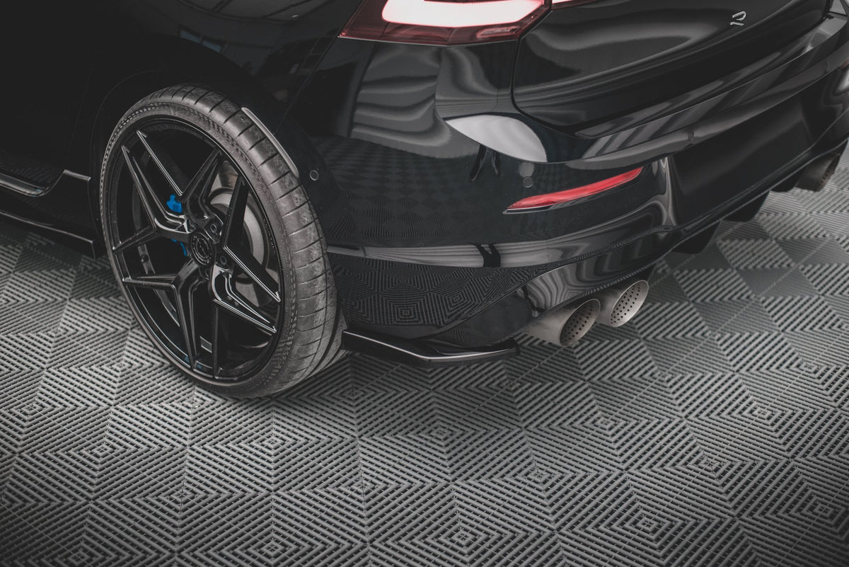 Heck Ansatz Flaps Diffusor V.2 passend für VW Golf R Hatchback Mk8 Facelift schwarz Hochglanz – Ansicht 3