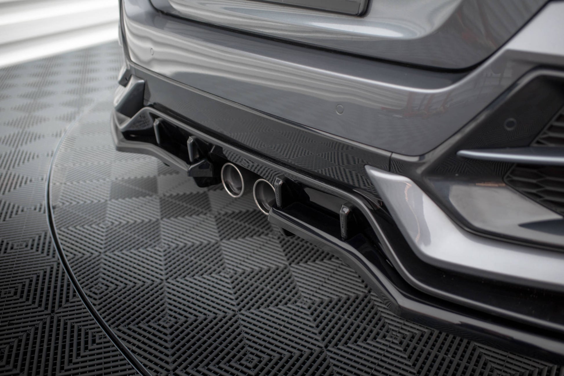 Heckansatz V.1 (mit einem vertikalem balken) Honda Civic Sport Mk 10 Facelift schwarz Hochglanz – Ansicht 4