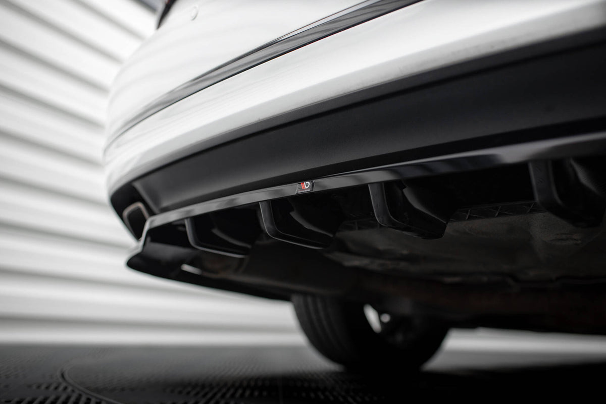 Street+ Mittlerer Diffusor RACE passend für VW Passat GT B8 Facelift USA schwarz Hochglanz – Ansicht 5