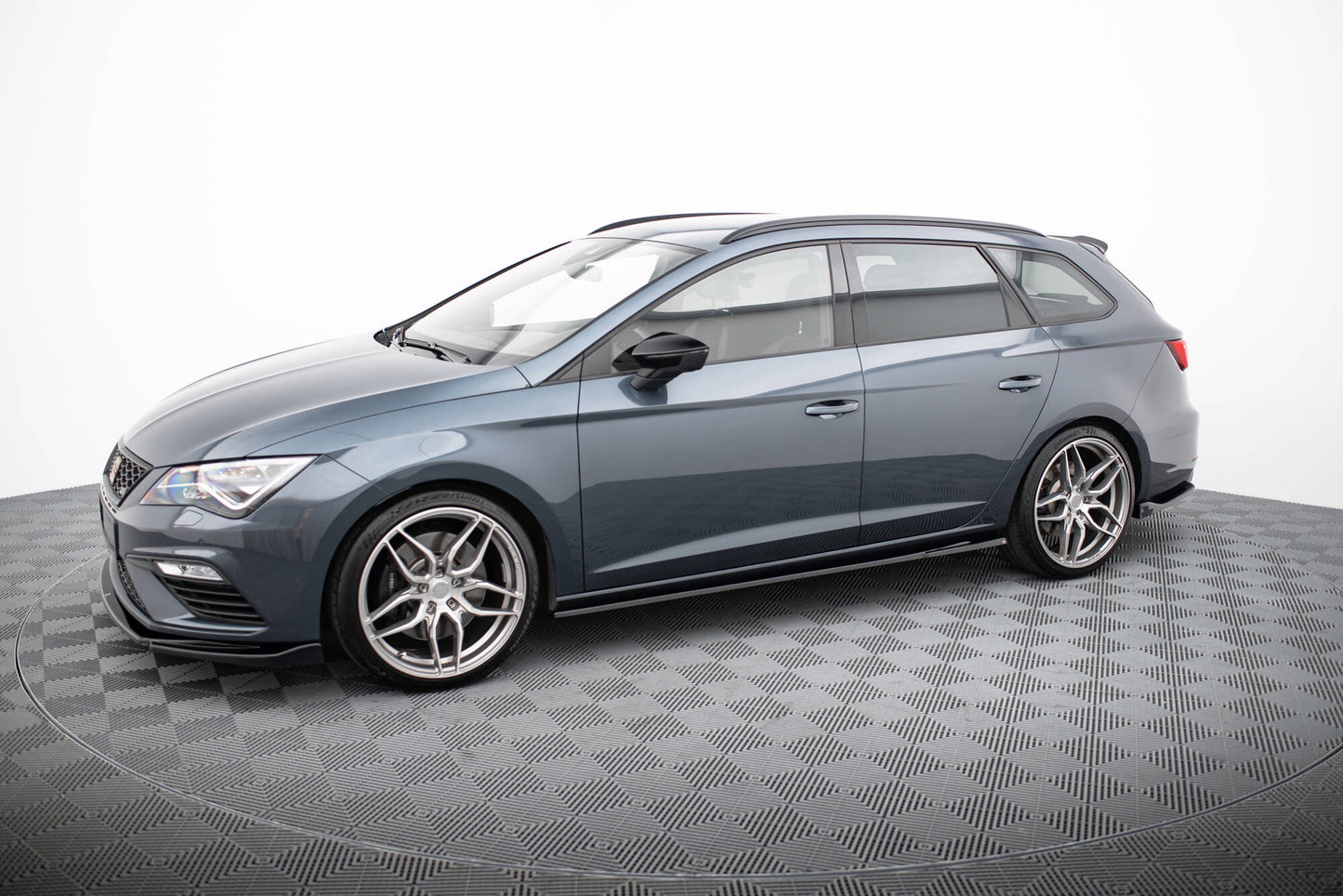 Street+ Seitenschweller Leisten passend für V.5 Seat Leon Cupra / FR Mk3 / Mk3 Facelift schwarz Hochglanz – Ansicht 1