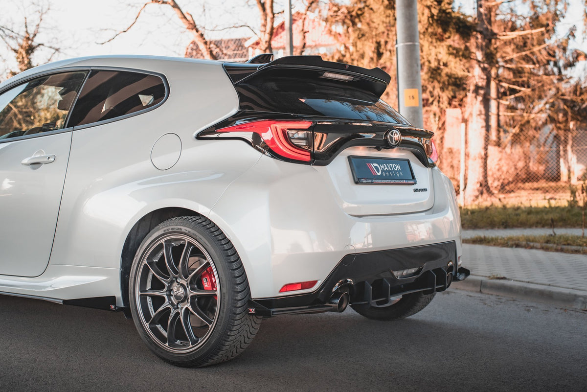 Hintere Seiten Flaps passend für Toyota GR Yaris Mk4 schwarz Hochglanz – Ansicht 4