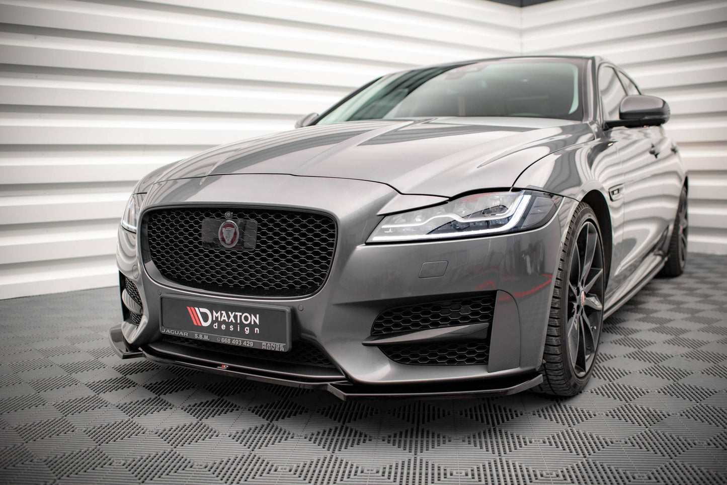 Street+ Spoilerlippe Front Ansatz V.1 passend für Jaguar XF R-Sport X260 schwarz Hochglanz – Ansicht 3