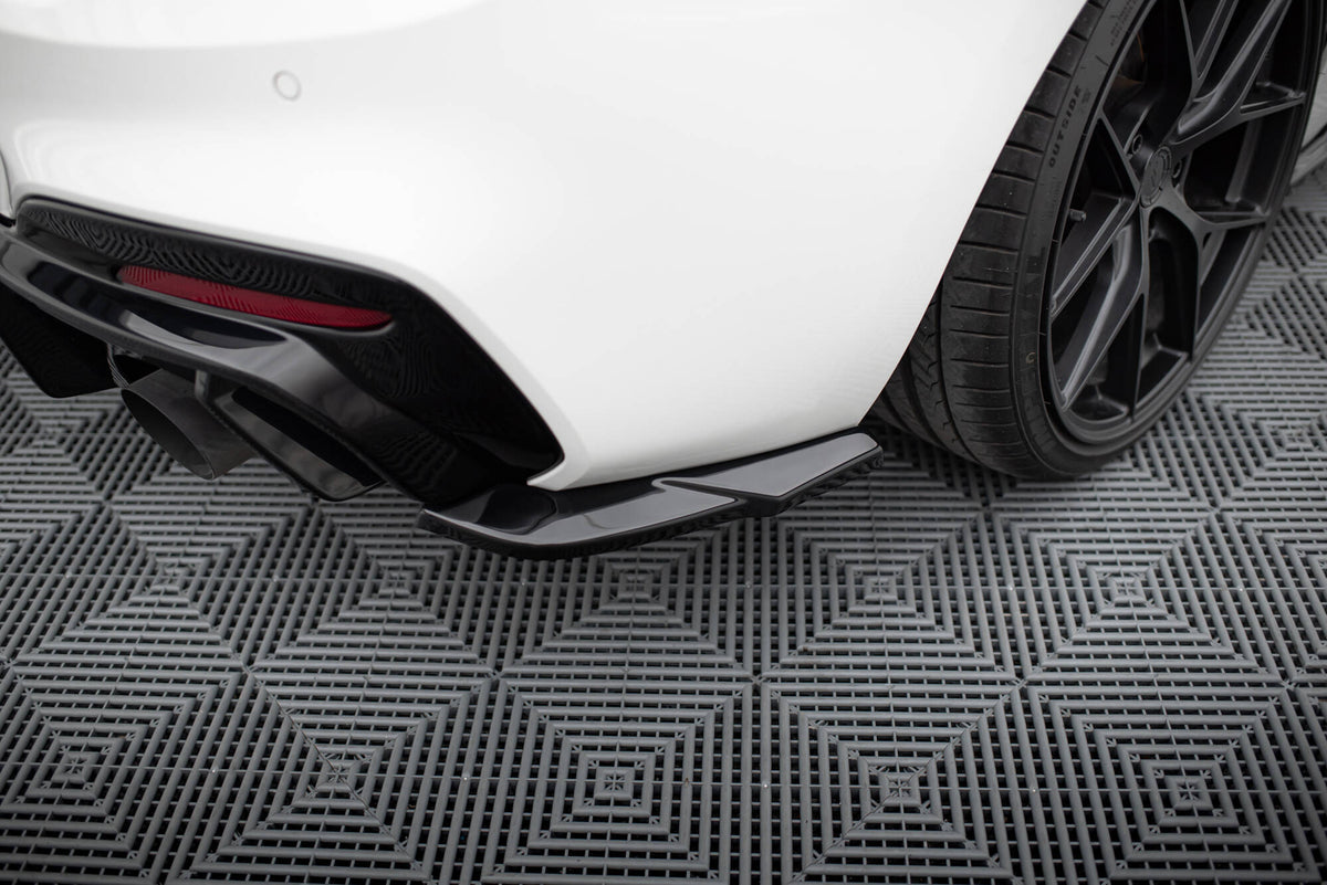 Heck Ansatz Flaps Diffusor V.5 passend für (Für heckansatz v.3) BMW 1er M-Paket / M140i F20 Facelift  schwarz Hochglanz – Ansicht 3