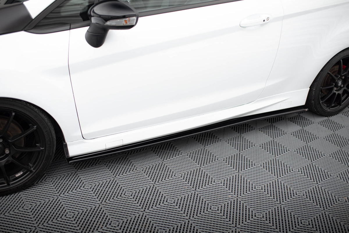 Seitenschweller Diffuser Ford Fiesta ST / ST-Line Mk7 / Mk7 Facelift schwarz Hochglanz – Ansicht 3