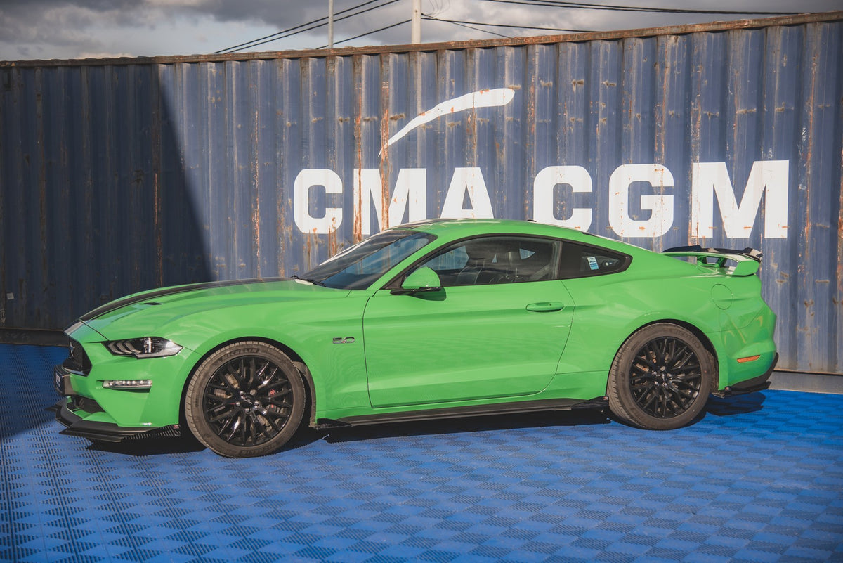 Street Pro Street+ Seitenschweller Leisten passend für V.1 + Flaps passend für Ford Mustang GT Mk6 Facelift schwarz Hochglanz – Ansicht 1