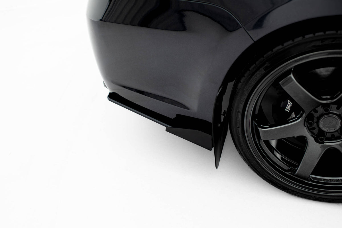 Hintere Seiten Flaps passend für Subaru Impreza WRX STI Mk3 Facelift schwarz Hochglanz – Ansicht 4