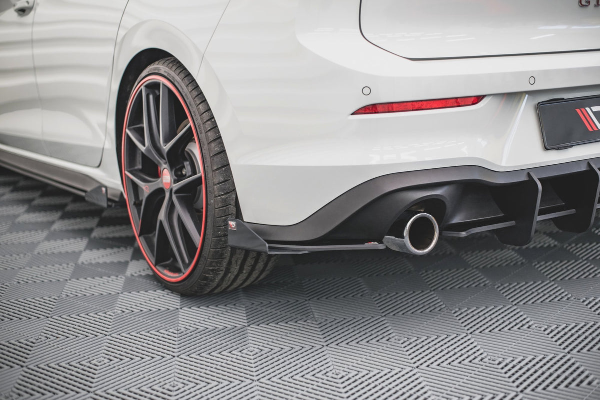 Hintere Seiten Flaps passend für VW Golf GTI / GTE / R-Line Mk8 schwarz Hochglanz – Ansicht 8