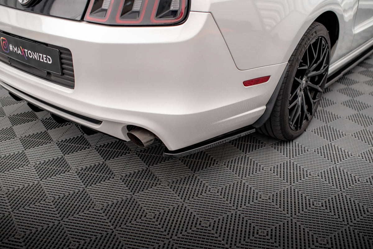 Heck Ansatz Flaps Diffusor passend für Ford Mustang Mk5 Facelift schwarz Hochglanz – Ansicht 3
