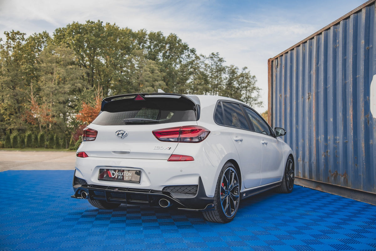 Heck Ansatz Flaps Diffusor V.4 passend für Hyundai I30 N Mk3 Hatchback schwarz Hochglanz – Ansicht 6