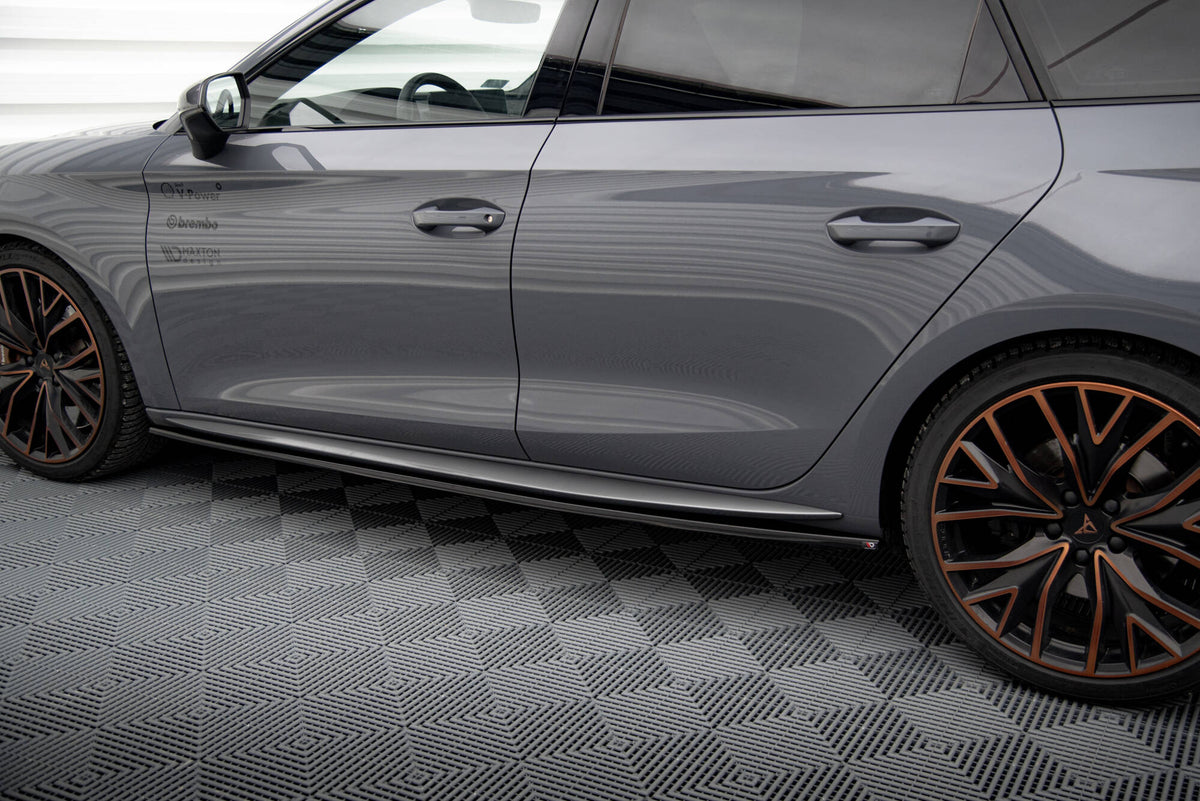 Street+ Seitenschweller Leisten passend für V.1 passend für Cupra Leon ST / Hatchback  Aero Mk1 Facelift schwarz Hochglanz – Ansicht 4